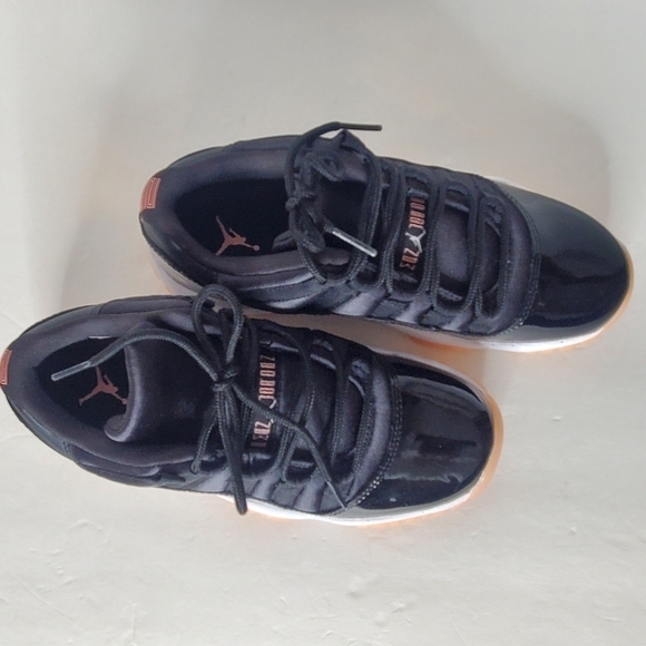 LIKE NEW!!! Jordan 11 Retro Low - Picture 4 of 7